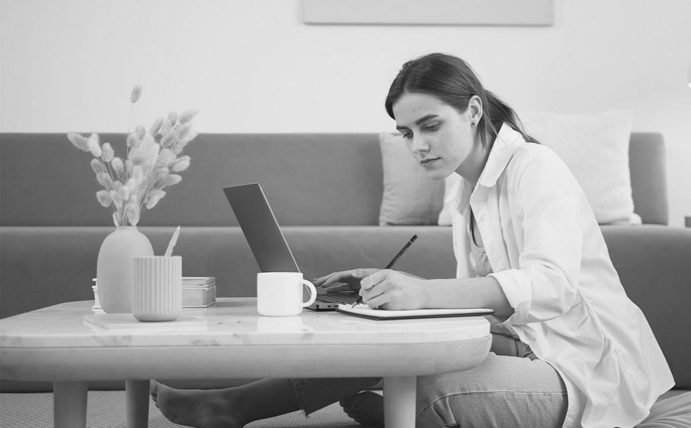 クライアントとの打ち合わせで、コンセプトを共有している様子